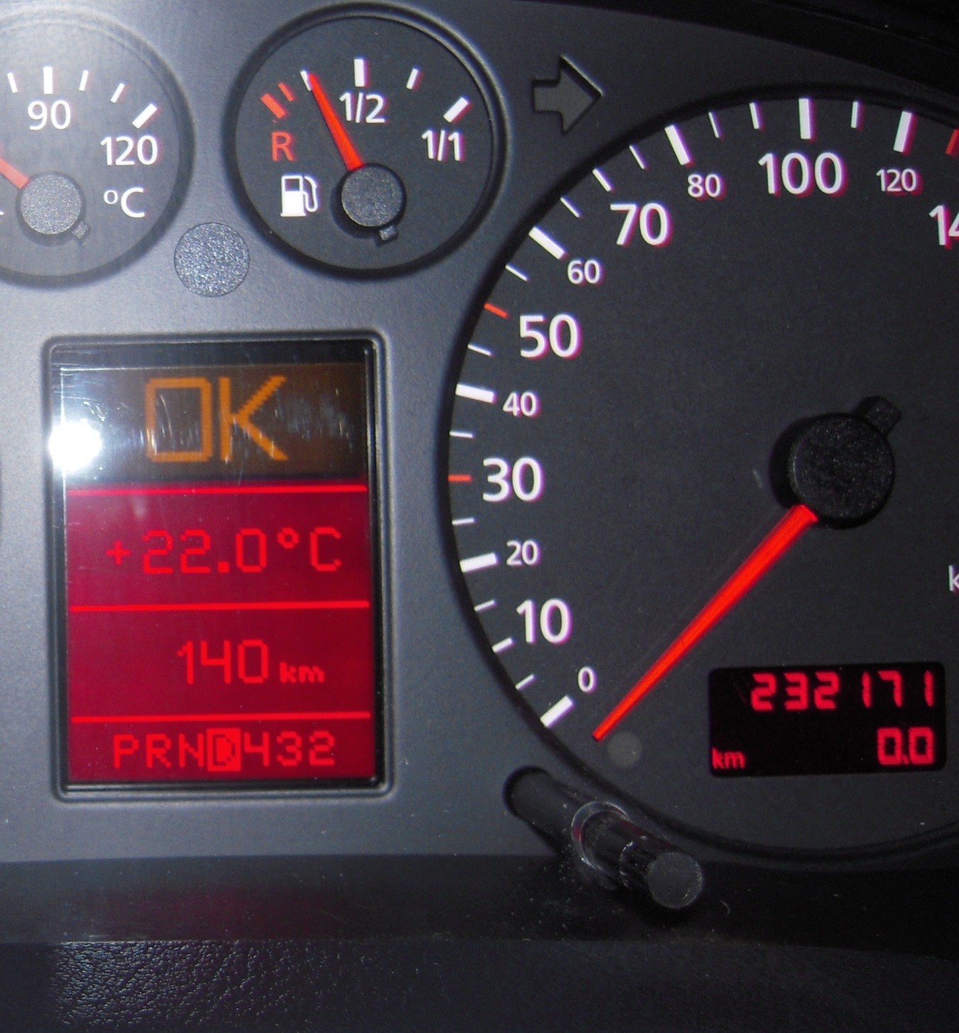 Audi A4, A6 1998-2004 VDO (WV, Seat, Skoda) näidikupaneeli ekraani vahetus