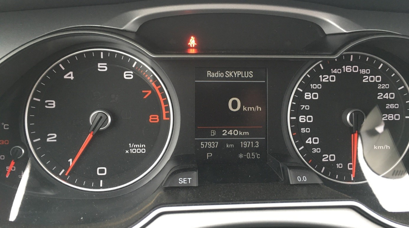 Audi A4 B8 2008+ näidikupaneeli värvilise ekraani vahetus